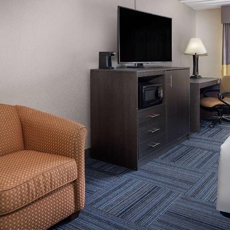 Hotel Baymont By Wyndham Appleton Extérieur photo