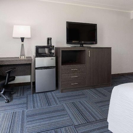 Hotel Baymont By Wyndham Appleton Extérieur photo