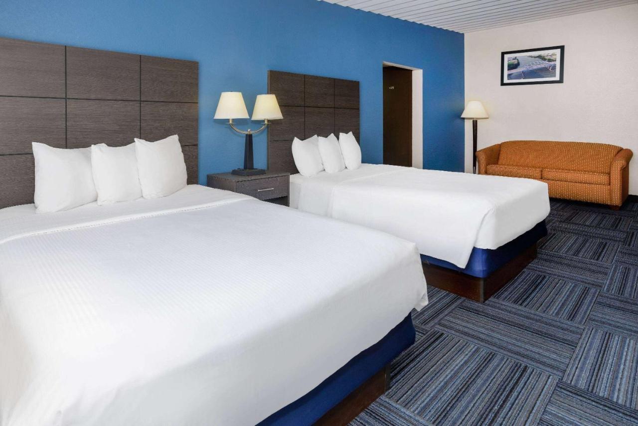Hotel Baymont By Wyndham Appleton Extérieur photo
