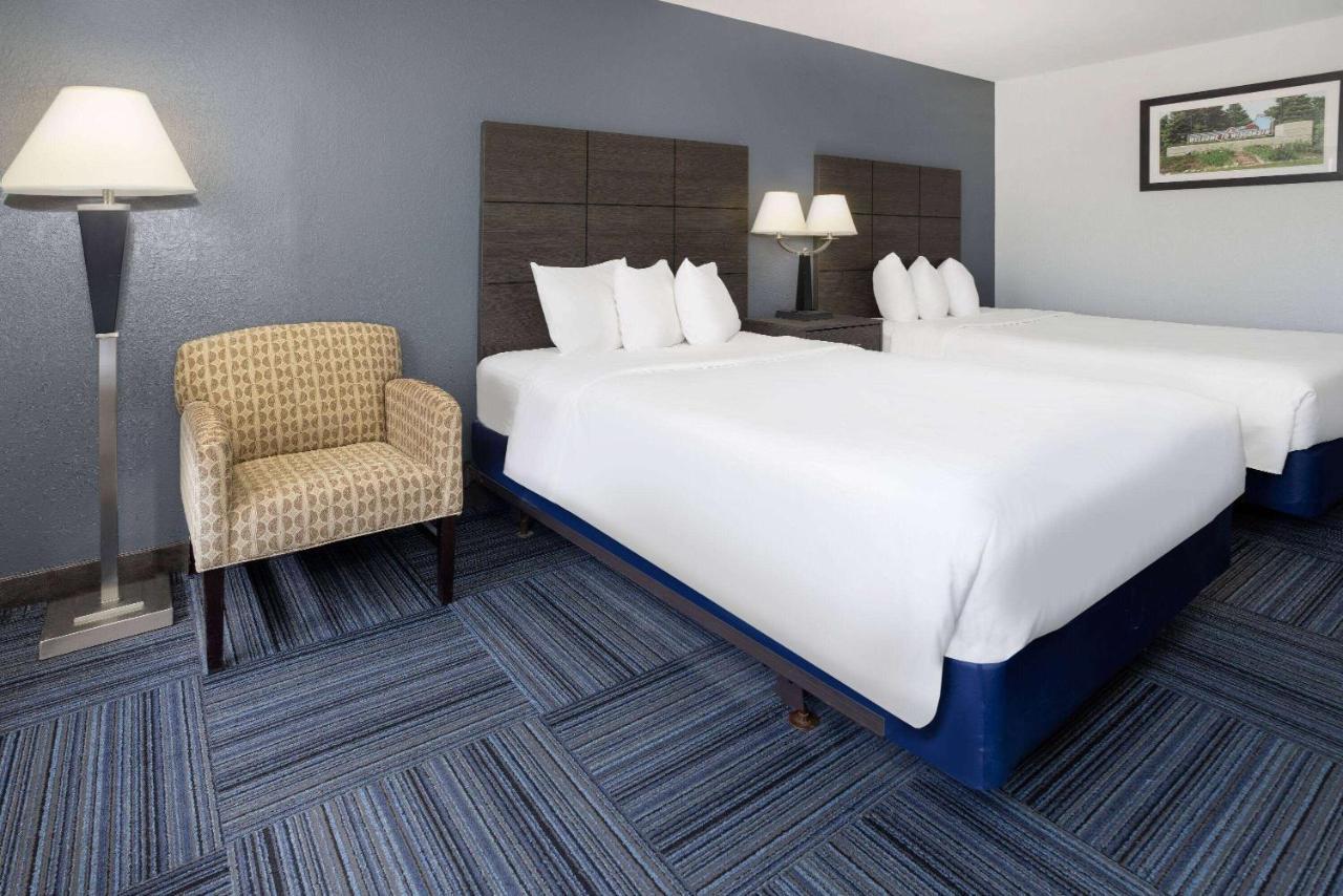 Hotel Baymont By Wyndham Appleton Extérieur photo
