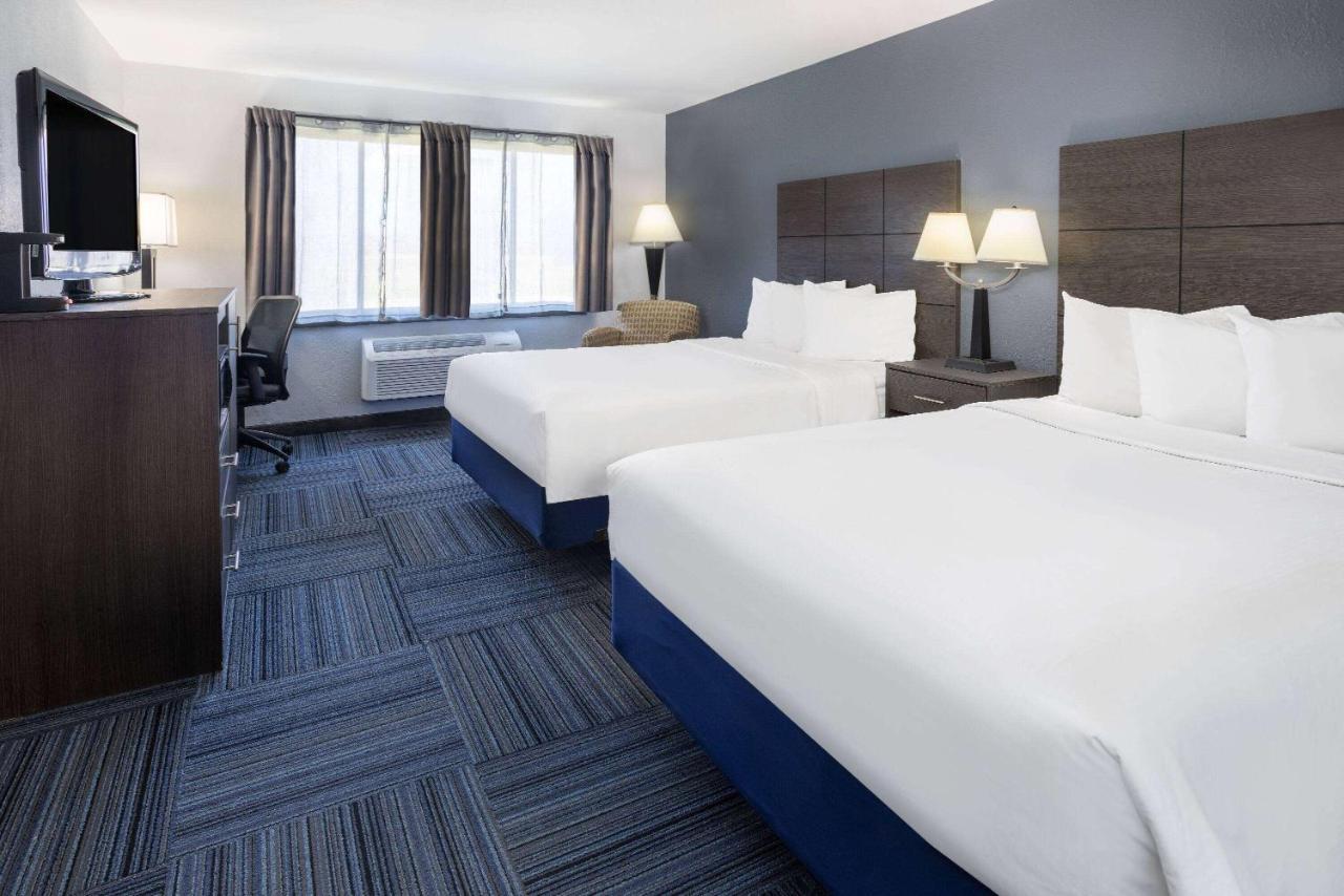 Hotel Baymont By Wyndham Appleton Extérieur photo